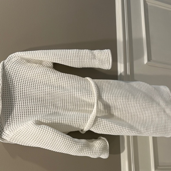 White Waffle Knit Robe - Picture 3 of 3